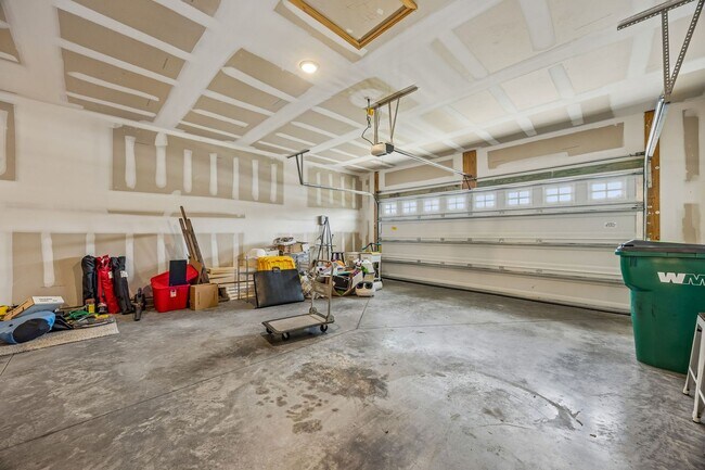 Building Photo - 75565 Blackbird Dr