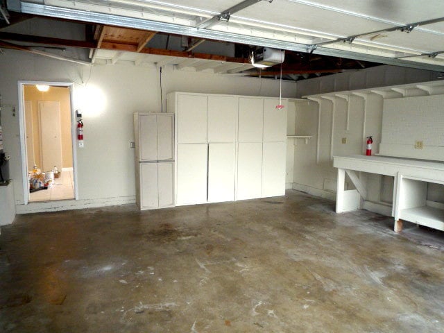 Building Photo - 5691 Lynnbrook Plz