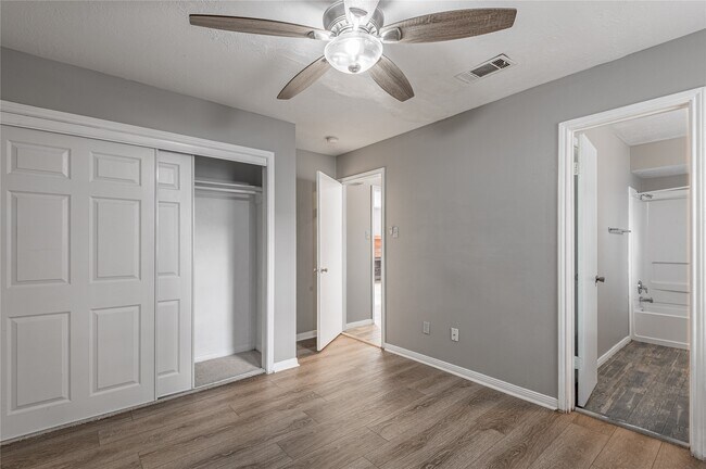 Building Photo - 2402 Sycamore Ave