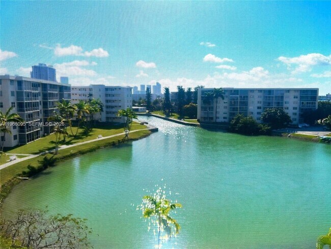 Building Photo - 2851 Leonard Dr