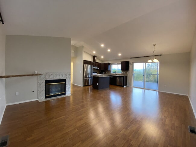 Building Photo - Spacious 4-bedroom with Panoramic Deck Nex...