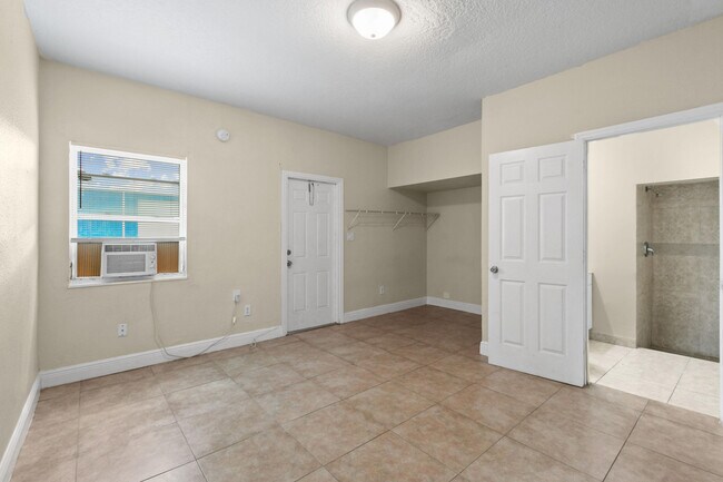 Building Photo - 3721 Henry Ave