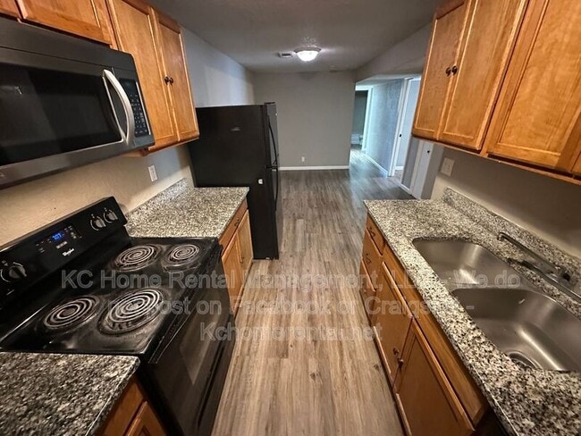 Building Photo - 300 Hill St