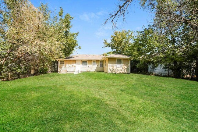 Primary Photo - 2204 NW Denver Ave