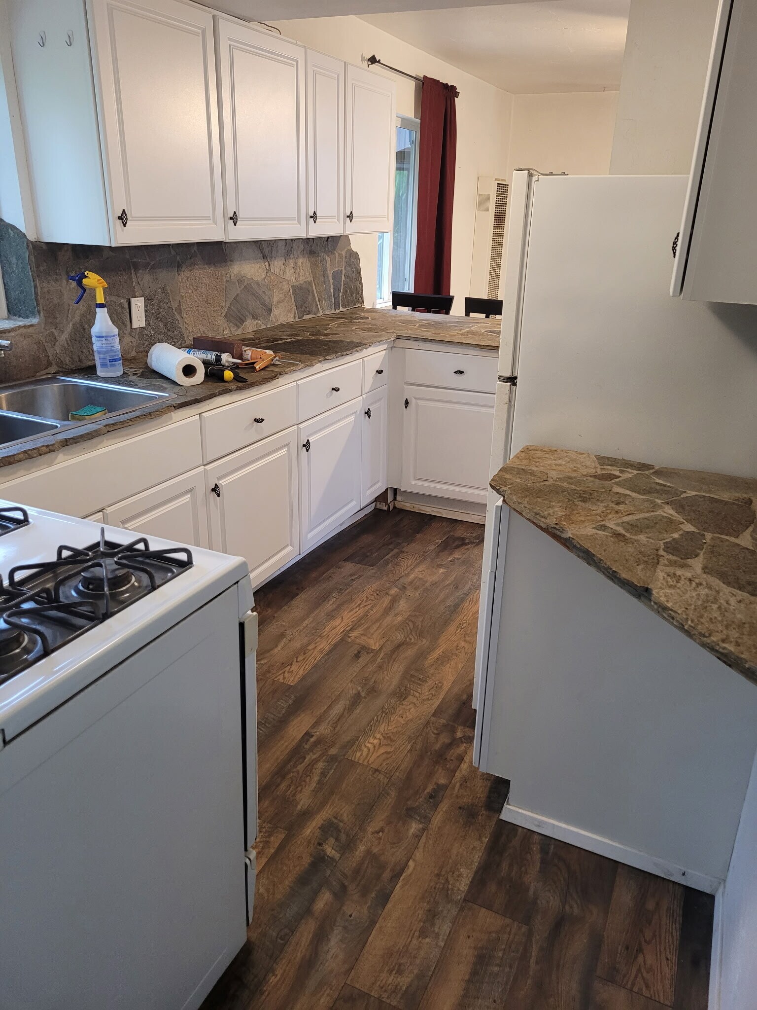 kitchen - 962 Osborne St