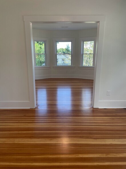 Building Photo - 85 Larch St