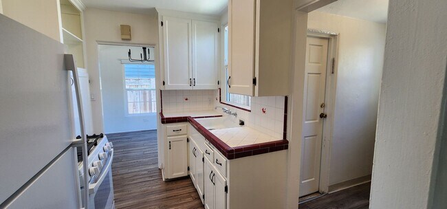 Building Photo - Coronado: Charming 2bd/1ba Village House w...