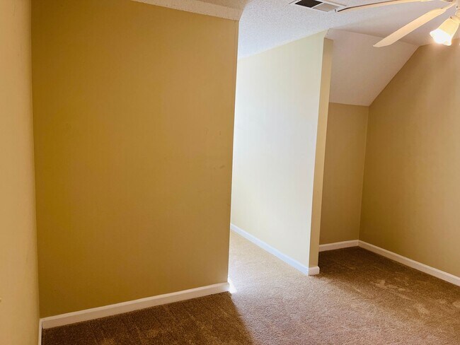 Building Photo - Charming 3 bed, 2 full bath home in Villa Rica!