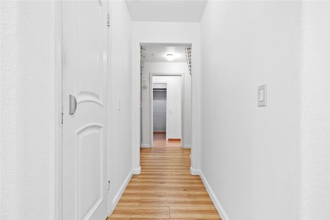 Building Photo - 16940 Chatsworth St