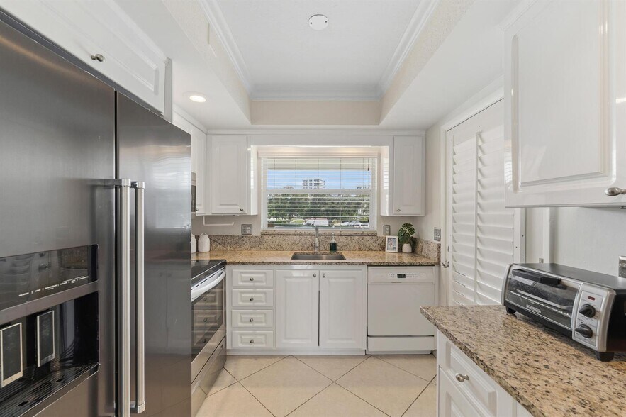 Building Photo - 68 Yacht Club Dr