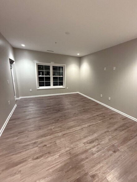 Building Photo - 1504 Ewing Pk Lp