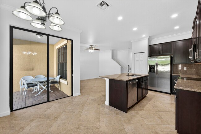 Building Photo - 10384 Wellington Parc Dr