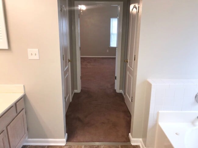 Building Photo - Oakbrooke Meadows