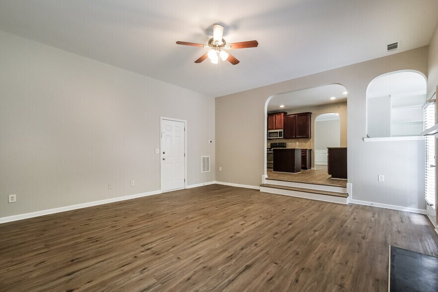 Building Photo - 4940 Hopewell Manor Dr