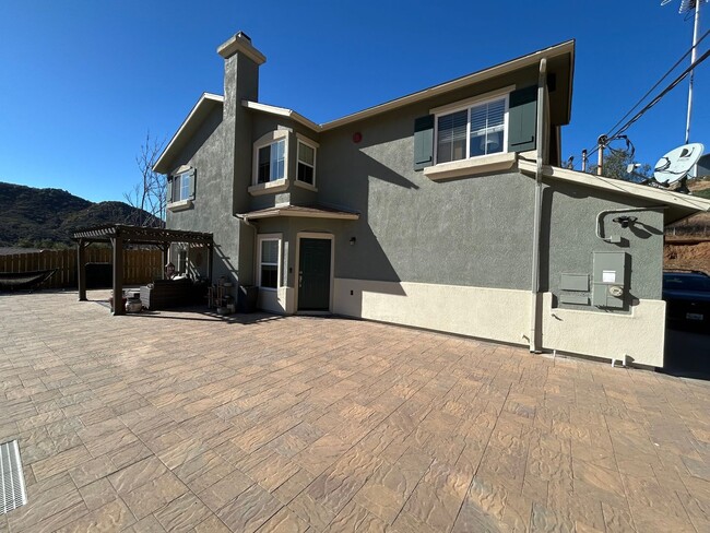 Primary Photo - Fully Remodeled 3 bed 2.5 bath Home in the...