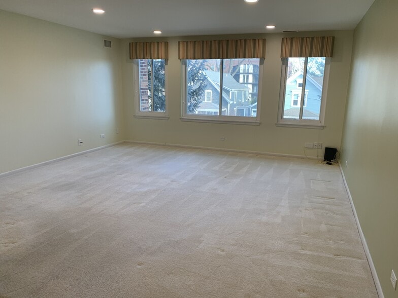 Living Room - 110 S Dunton Ave