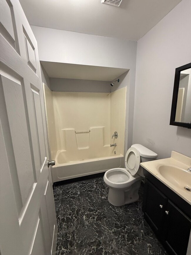 Building Photo - 4bd Single Cash Pay/Section 8