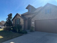 Building Photo - Beautiful 3/2/2 Minutes from Sherman's Town Center!