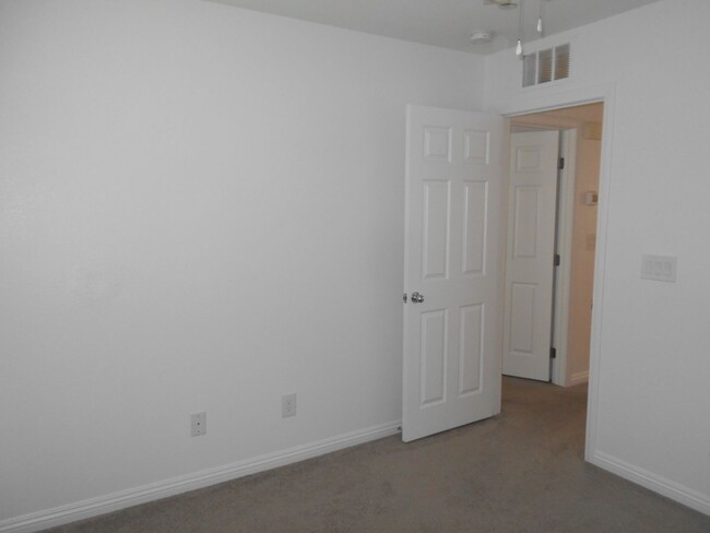 Building Photo - Invited 3 Bedroom Home In Vegas!