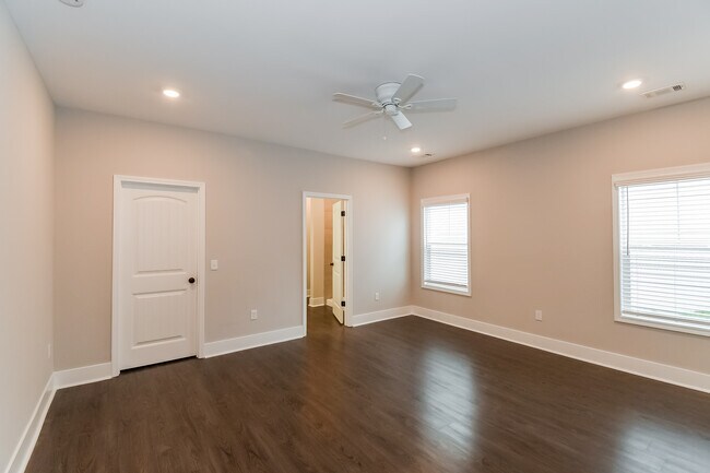 Building Photo - 55 Greyfield Dr