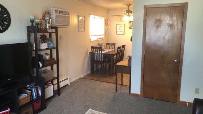 Building Photo - 1136 5th St