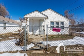 Building Photo - 122 E L St