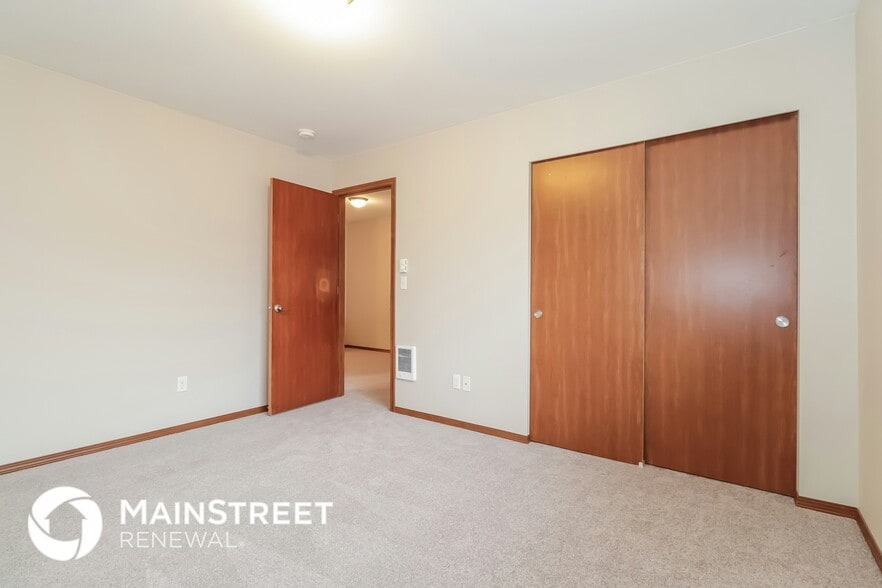 Building Photo - 1424 202nd St Ct E