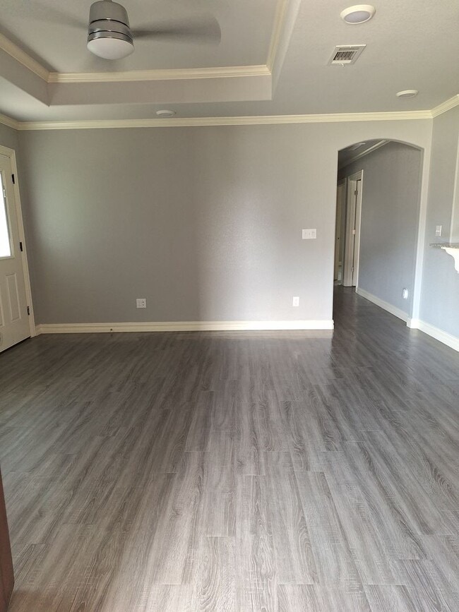 Building Photo - 3 bedroom Duplex