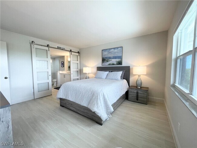 Building Photo - 12945 Vanderbilt Dr