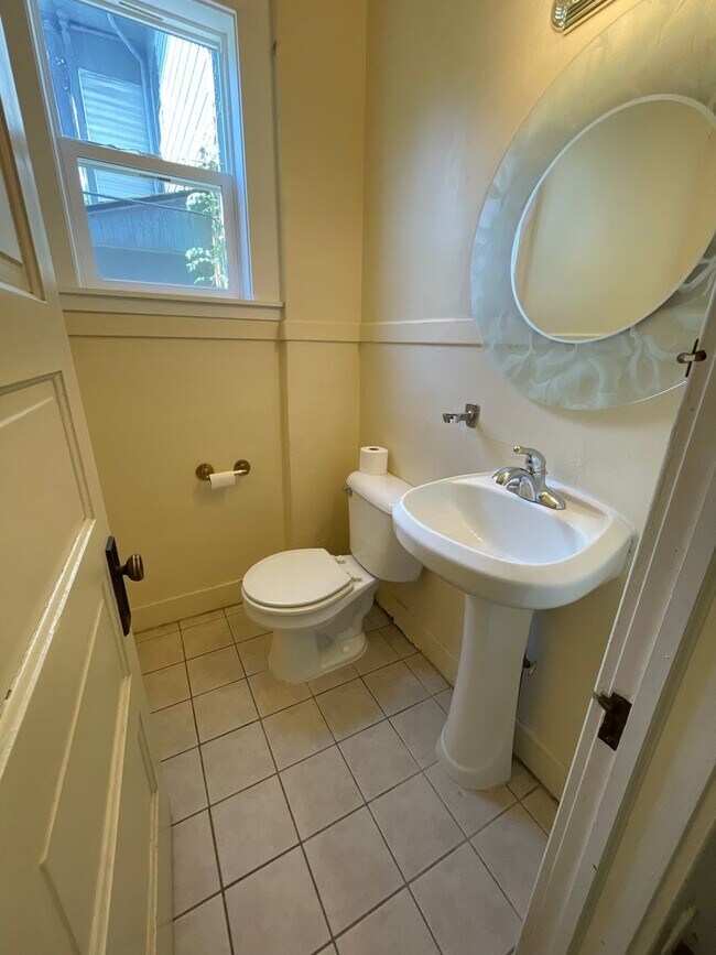 Building Photo - 410 E William St