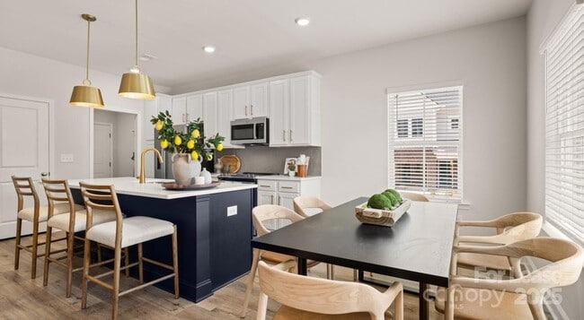 Building Photo - 1748 Marglyn Dr