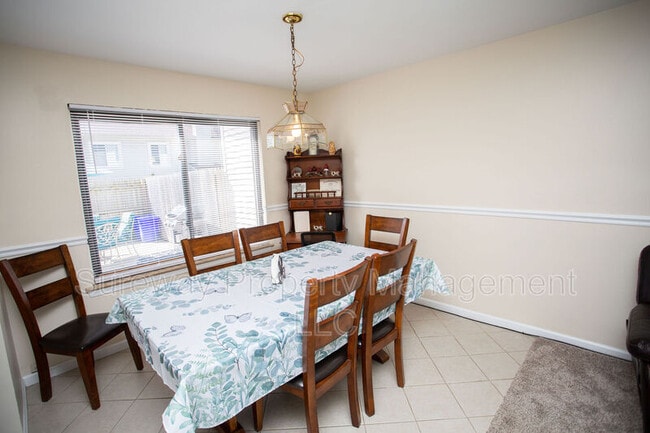 Building Photo - 207 Empress Ct