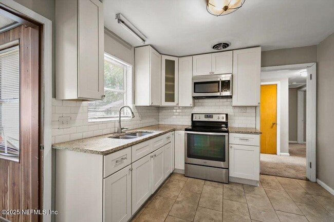 Building Photo - 6446 Ledbury Dr S