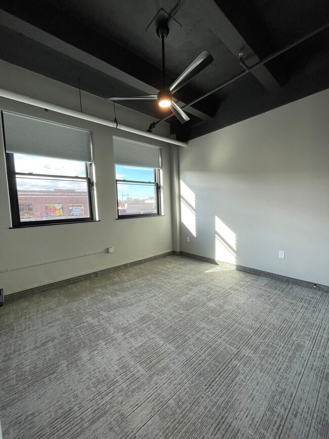 Building Photo - 712 Commercial St