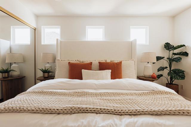 Building Photo - 10517 Corte Jardin Del Mar