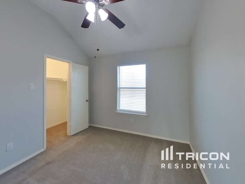 Building Photo - 102 Drycreek Dr