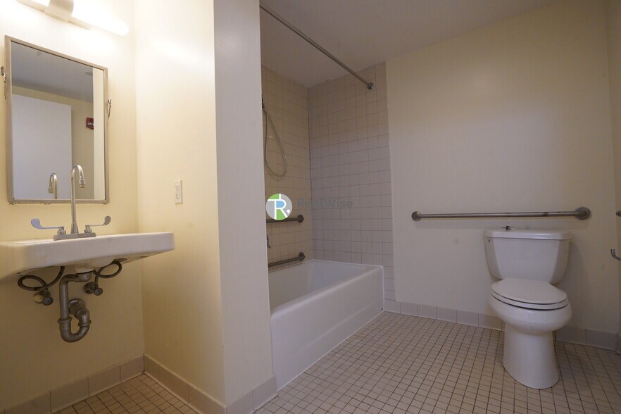 Building Photo - 40 Boylston St