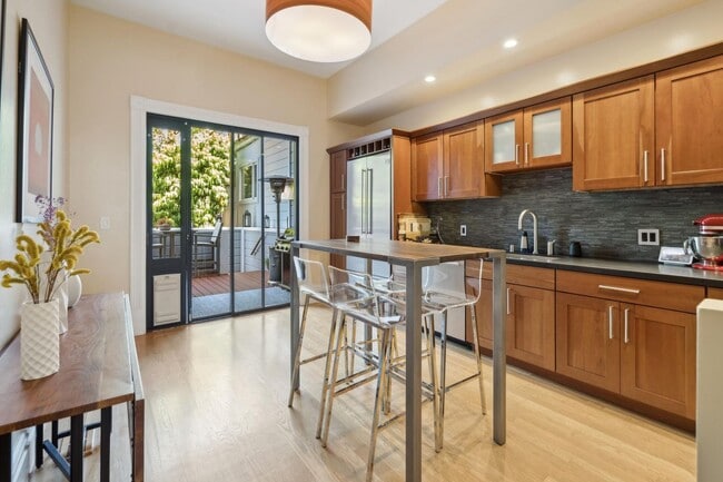 Building Photo - Charming, Furnished 1bd in the Castro