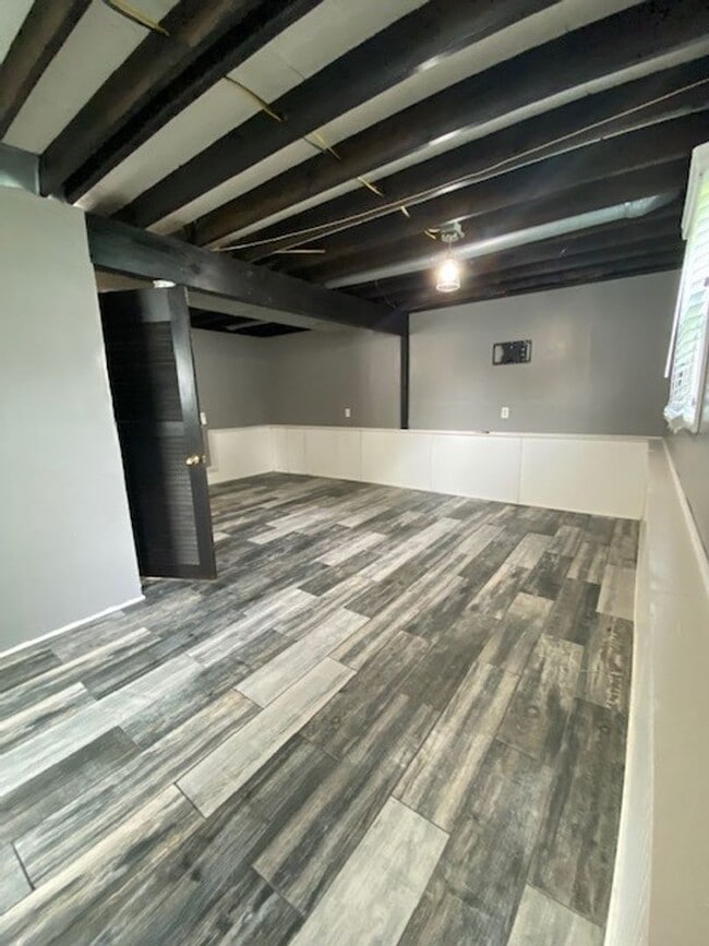 Building Photo - Beautiful 3 bedroom/2 bath home in South W...