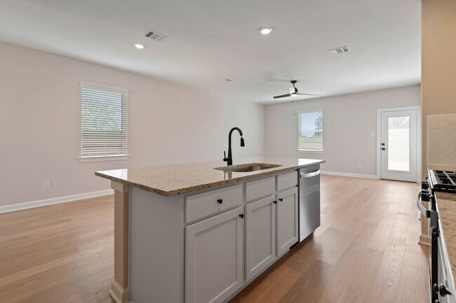 Building Photo - 1107 Campside Dr