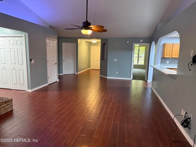 Building Photo - 958 Long Lake Dr