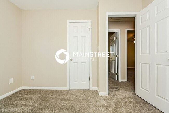 Building Photo - 4 Bedroom Pet-Friendly Home in RIVERDALE, GA with Main Street Renewal