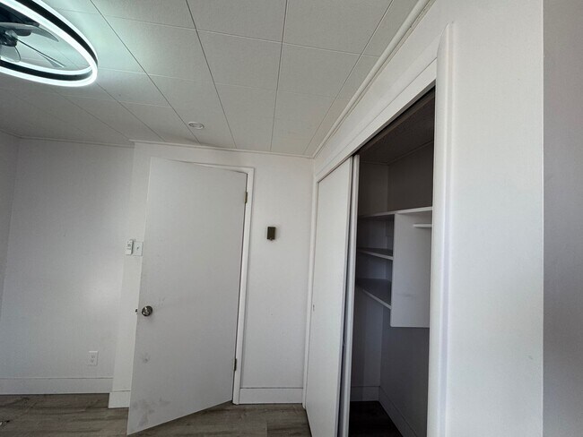 Building Photo - Student Housing: Private Bedroom