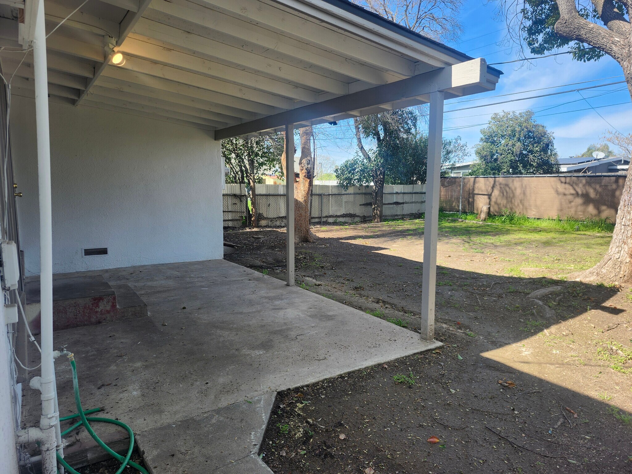 Building Photo - 1136 W Dakota Ave