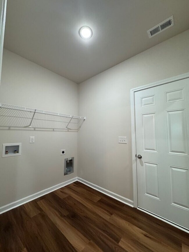 Building Photo - 111 Kendall Farms Dr