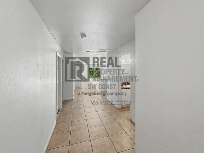 Building Photo - 910 East 12th Street
