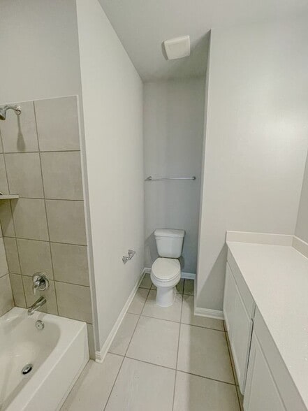 Building Photo - 465 Unforgiven Ln