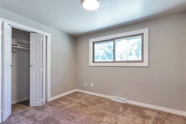 Main level bed #2 - 10 S Busch Ln