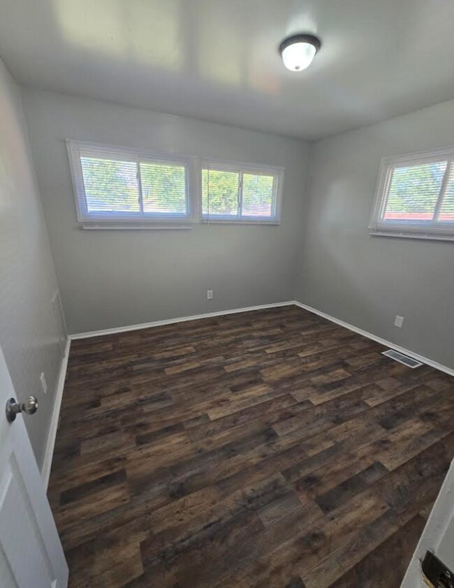 Building Photo - Large Three Bedroom with Bonus Room Single...