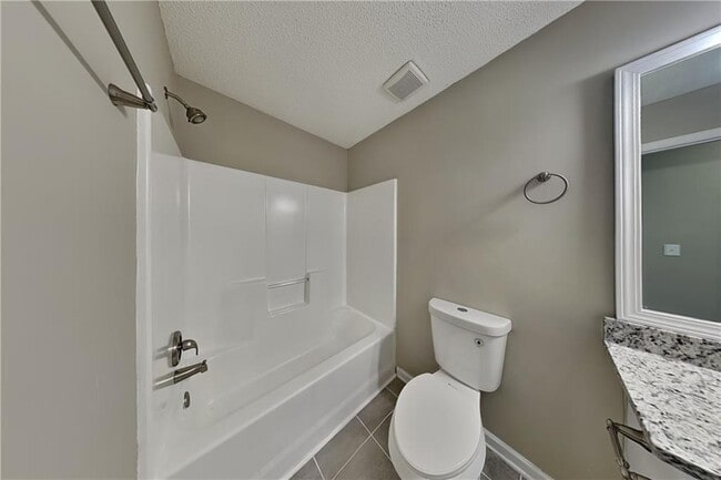 Building Photo - 1128 Grandview Cir